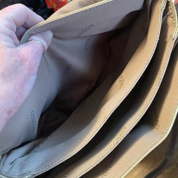 Capezio 2 Tone Tan Brown Shoulder Hand Bag Purse Gold Tone Hardware Faux Leather - Picture 4 of 5